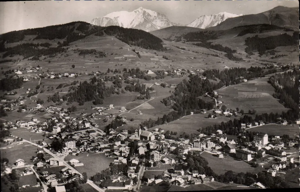 Mégeve (Haute-Savoie) — luftaufnahme mit dem Mont Blanc — Verlag nicht sichtbar - Vorderseite