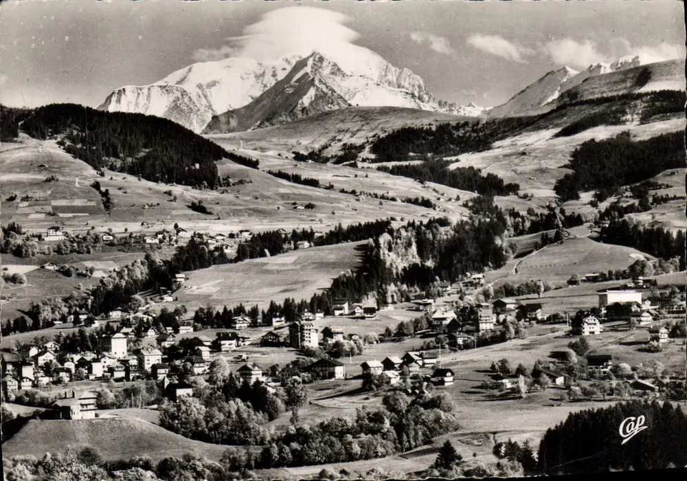 Megève (Alta Saboya - Alt. 1113 m.) — Vista general y el Monte Blanco — Cité des Arts, rue Laëllier, Megève - Anverso