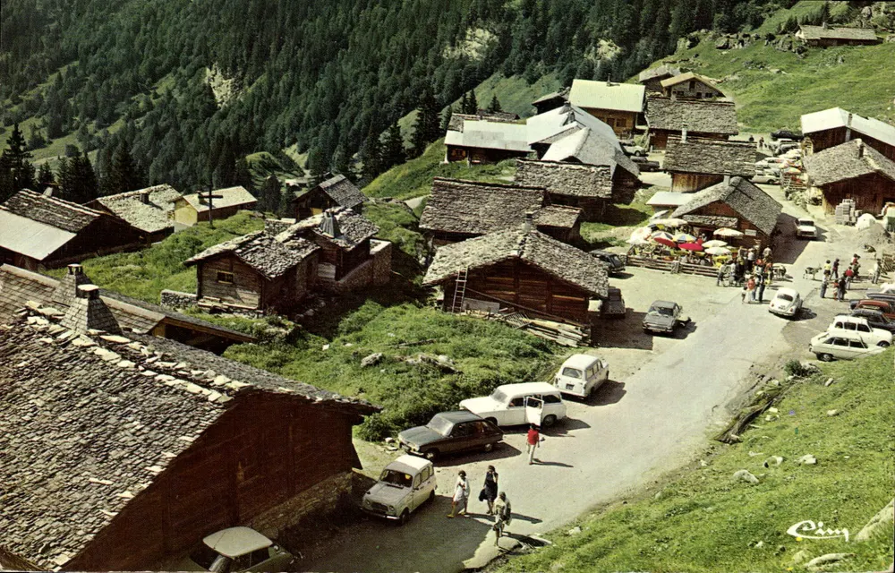 Morzine - Montriond — village alpin aux chalets et à la montagne — éditeur Céline - Recto