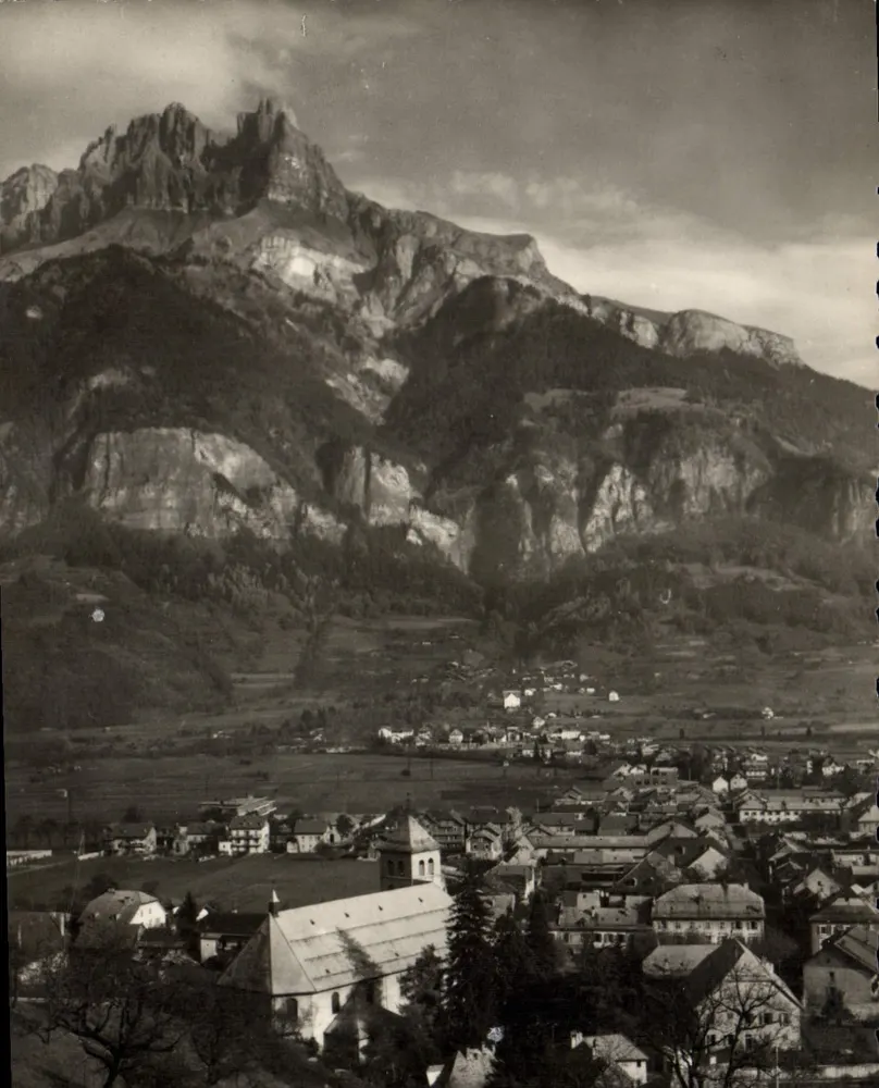 Sallanches (Haute-Savoie) — A Cidade e os Varens — Les Éditions d'Art Yvold, Paris - Frente