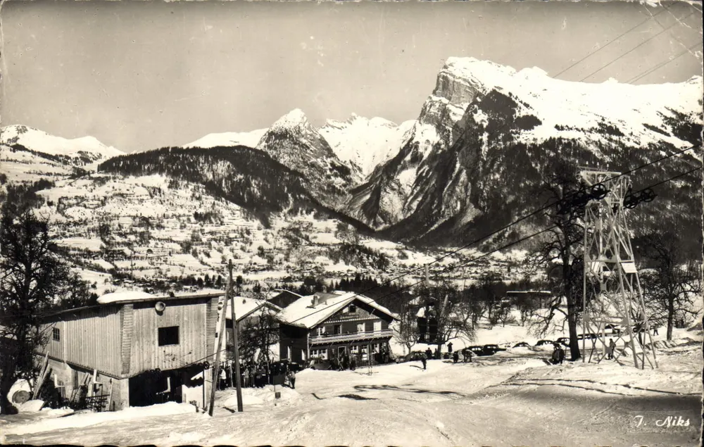 Samoëns (Haute-Savoie) — Allgemeiner Blick, der Criou (2202 m.) — J. Niks - Vorderseite