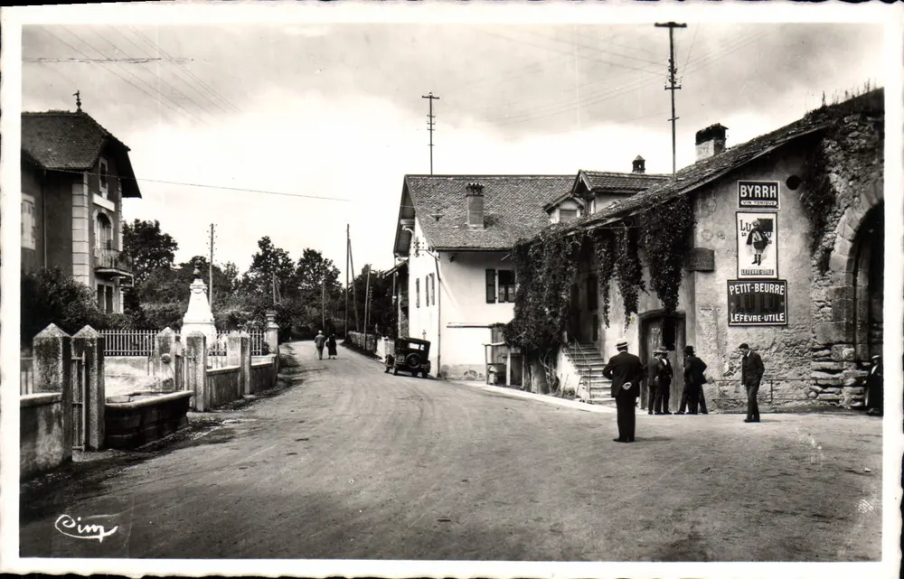 Yvoire (Hte-Savoie) — Praça da Prefeitura — Cim - Frente