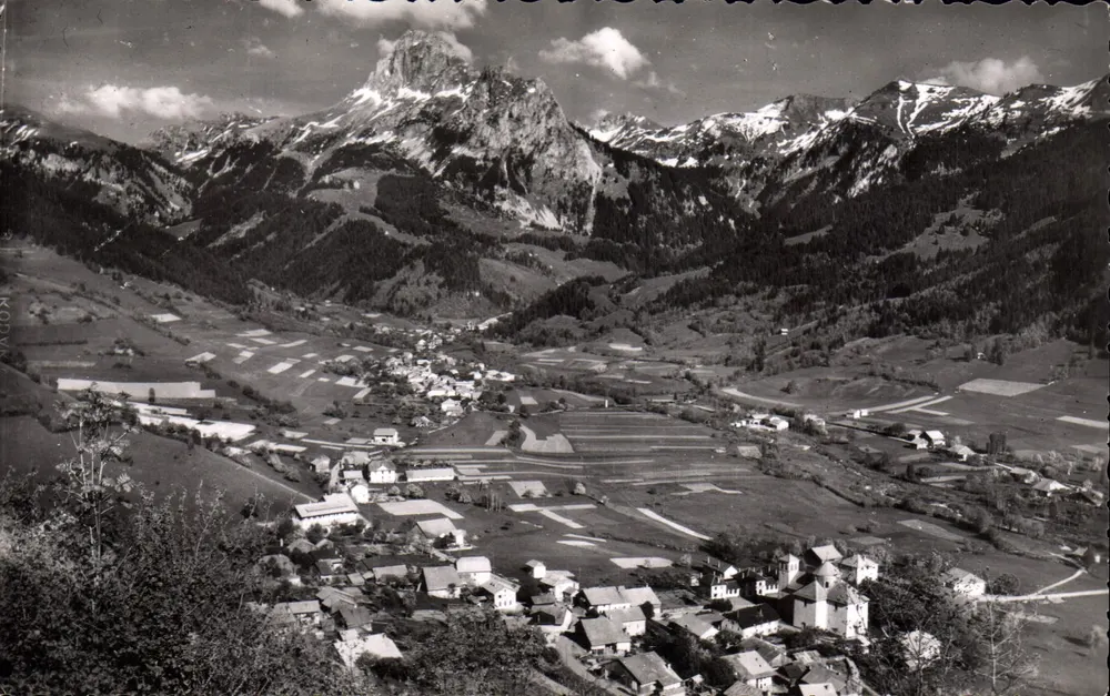 Bernex (Wysokie Sałwje) — Ogólny widok i szczyt Dent d'Oche (2.225 m.) — J. Cellard, Lyon - Awers