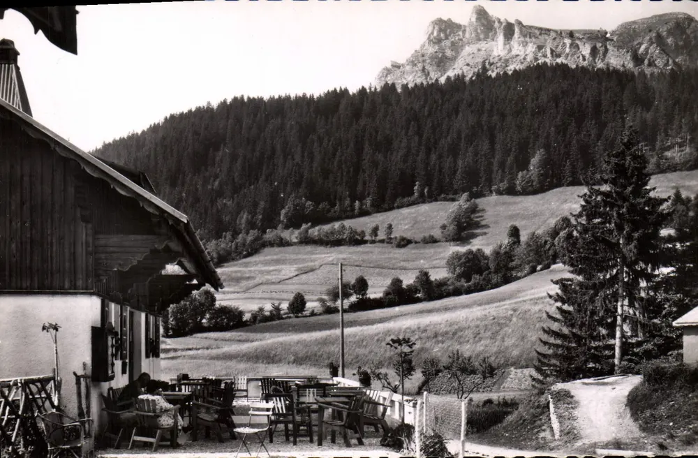 Bernex (Haute-Savoie) — Le relais de la Chevrette et le Mont César — Les Éditions Cellard, Lyon - Recto