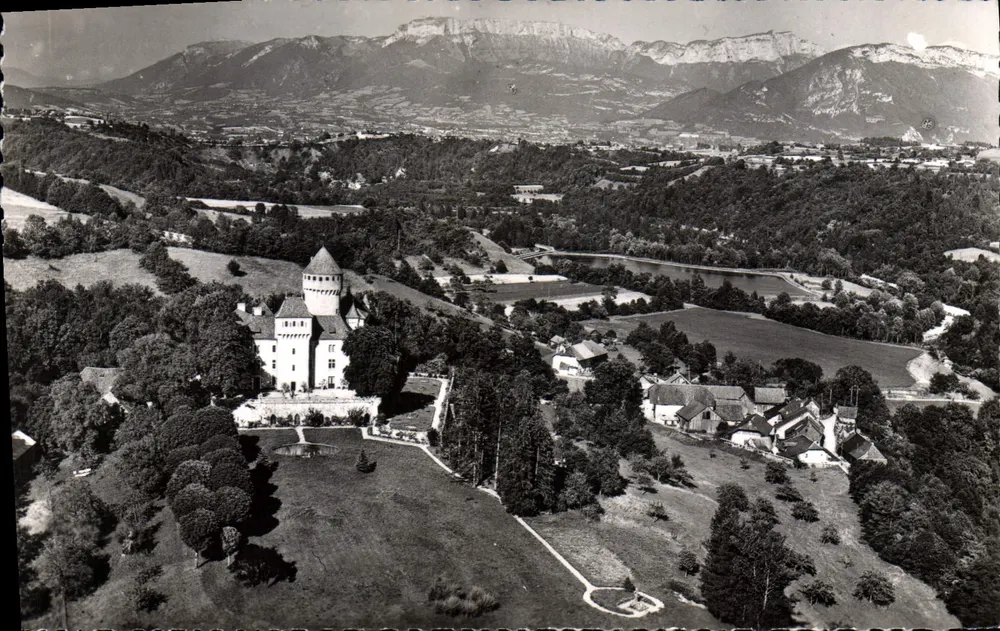 Dörfer und Schloss Montrottier — Luftbild — Éditions Combier - Vorderseite