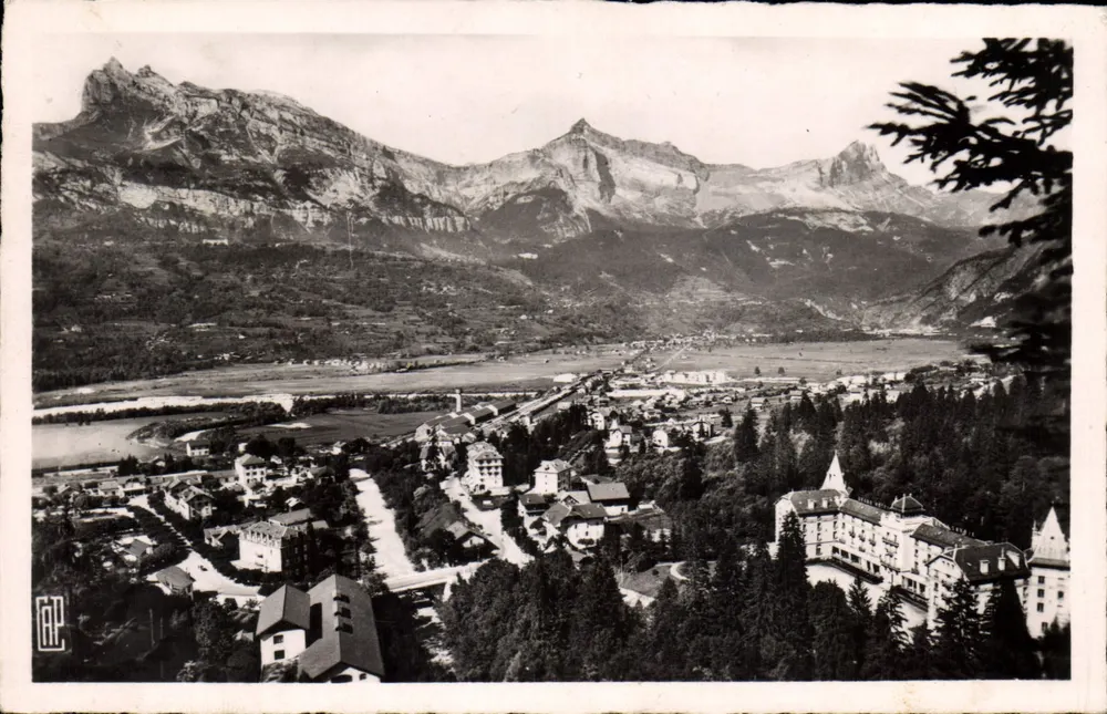 Le Fayet — Allgemeiner Blick und Nadeln von Warens und Platé — Réal-Photo, Paris - Vorderseite