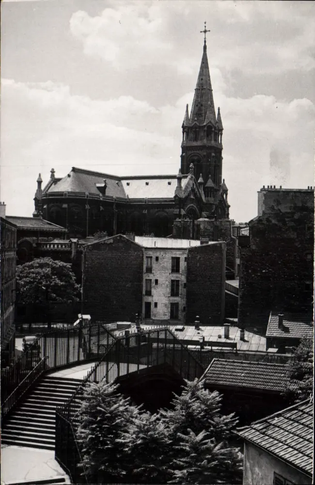 Paris (20. Jahrhundert) - Die Kirche der Kreuzes von Ménilmontant - Vorderseite