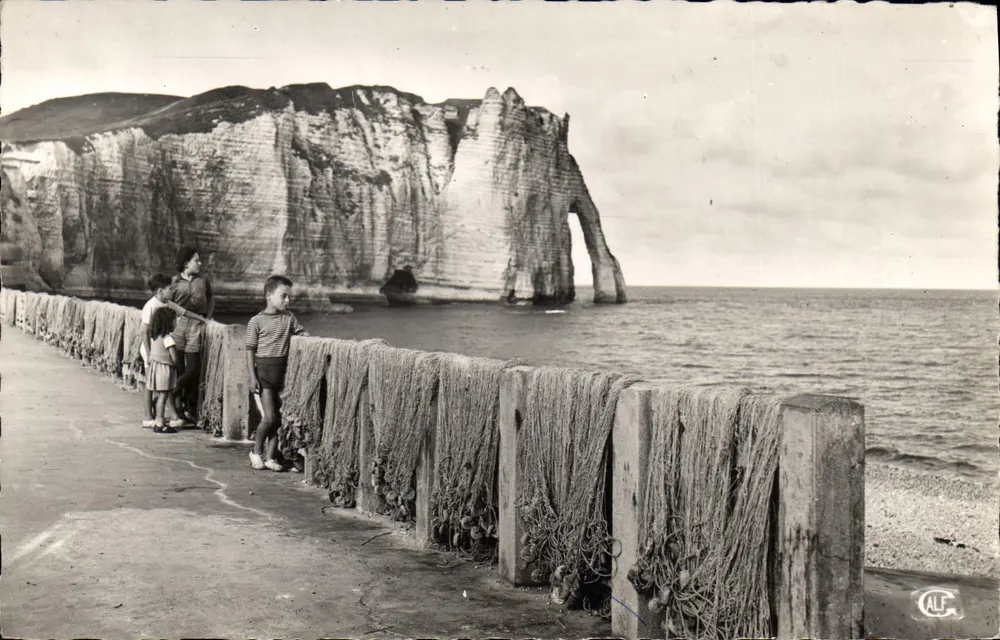 Jetée e falésia de jusante — Étretat — Edição Galf, Paris - Frente
