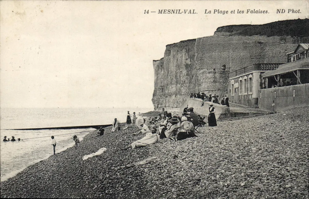 Mesnil-Val — A Praia e as Falésias — ND Phot. - Frente