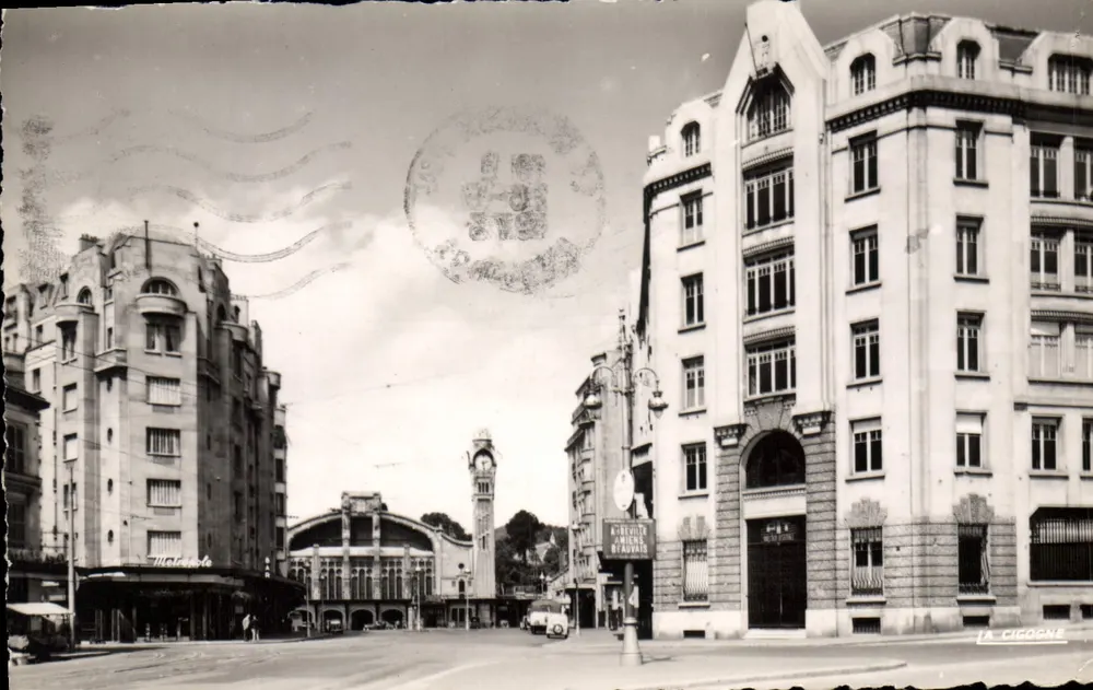 Place de la République — Hotel das Postas e Estação — editora La Cicogne - Frente