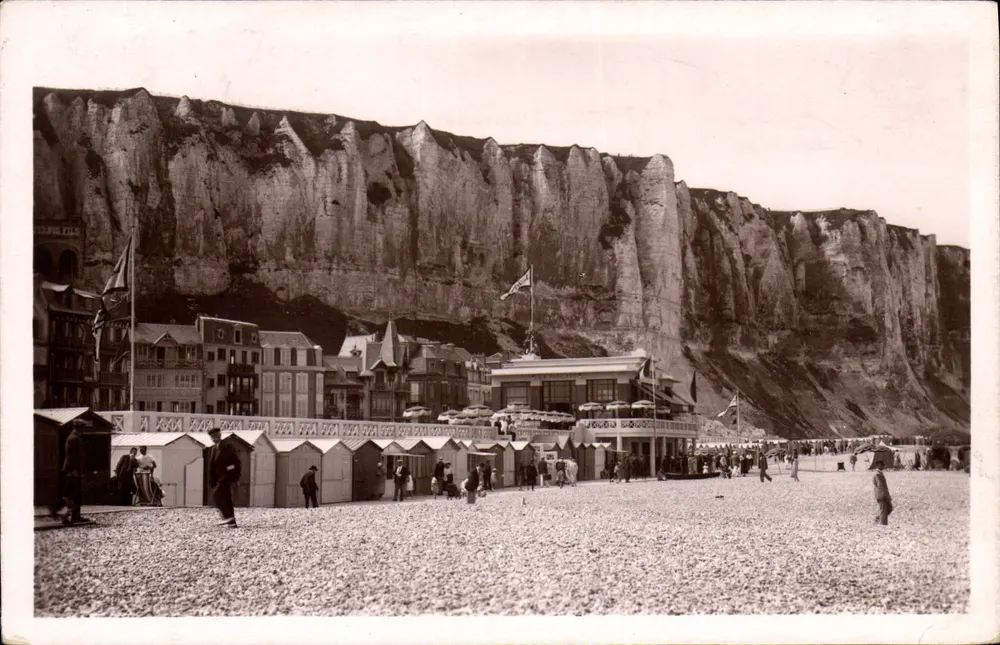 La Frégate - Um canto de praia — Le Tréport — Arch. André Echard — Imp. Levy et Neurden Réunis, 44, rue Letellier, Paris - Frente