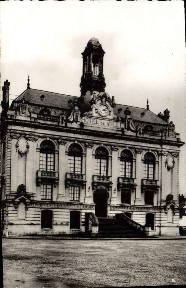 Yvetot — Hotel de Ville — Maison Delamare - Frente