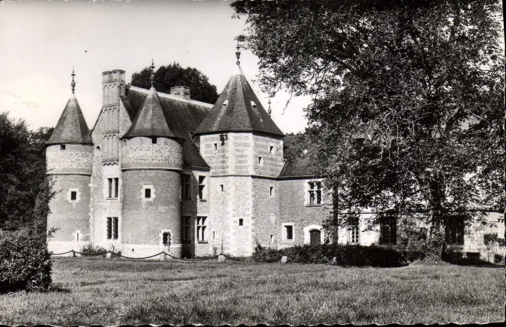Castelo de Saint-Martin-sur-Loire — vista geral — Edições KND, Saint-Infant - Frente