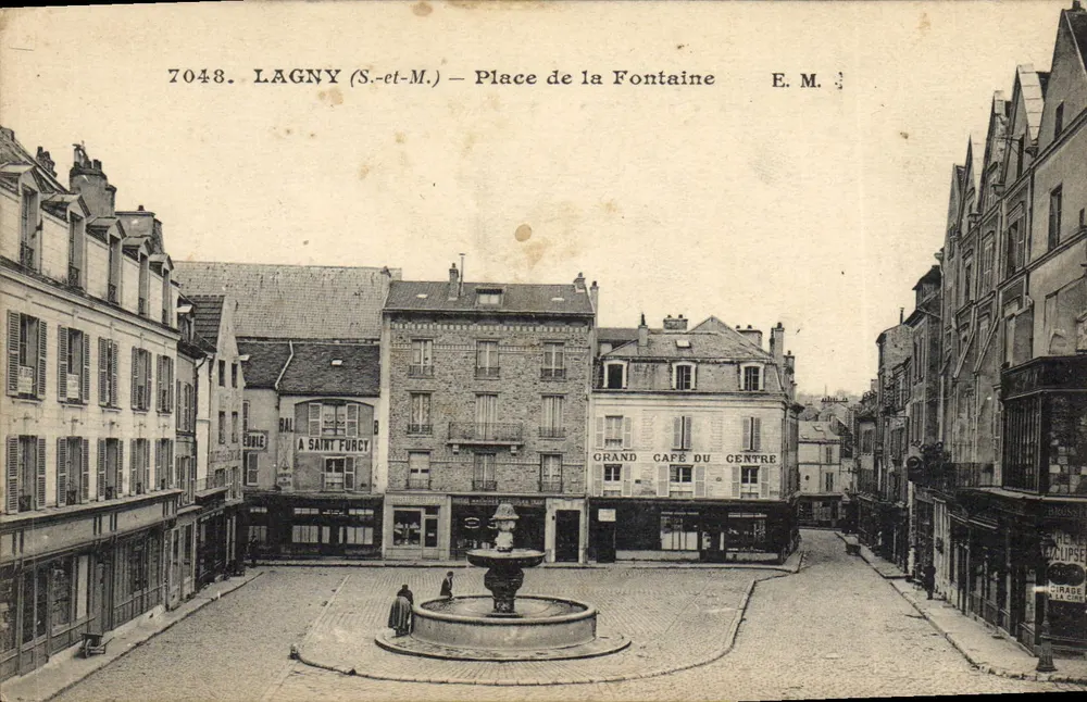 Lagny (S.-et-M.) — Place de la Fontaine — E.M. n°7048 - Frente