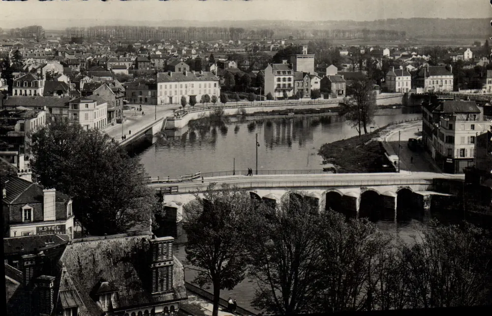 Meaux (Seine-et-Marne) — Panorama sobre a Marne — Gallois, Arthur, editor - Frente