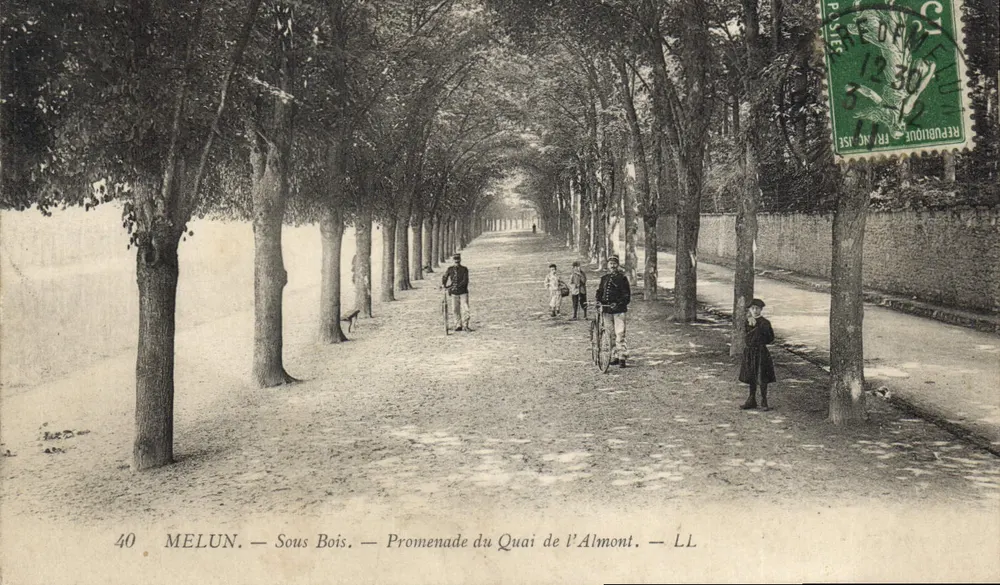 MELUN — Unter den Bäumen — Promenade du Quai de l'Almont — LL - Vorderseite