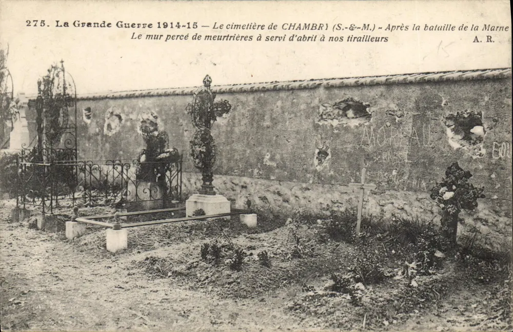 Friedhof von Chambry (S.-&-M.) — Mauer mit Pfeilspalten nach der Schlacht bei der Marne — A.R. - Vorderseite