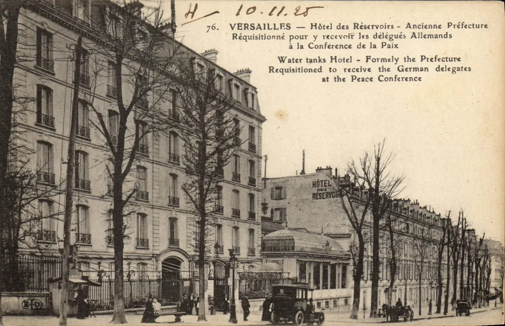 Versailles — Hotel des Réservoirs — Ehemalige Präfektur — Besetzt, um deutsche Delegierte zu beherbergen - Vorderseite