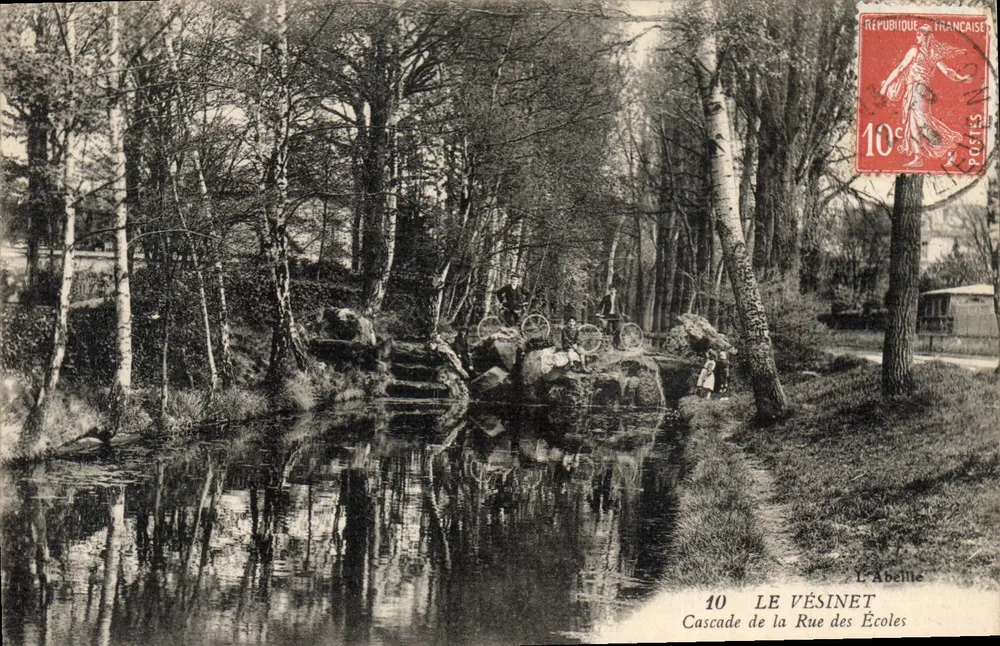 LE VÉSINET — Cascata da Rue des Écoles — L'Abellile, n°10 - Frente