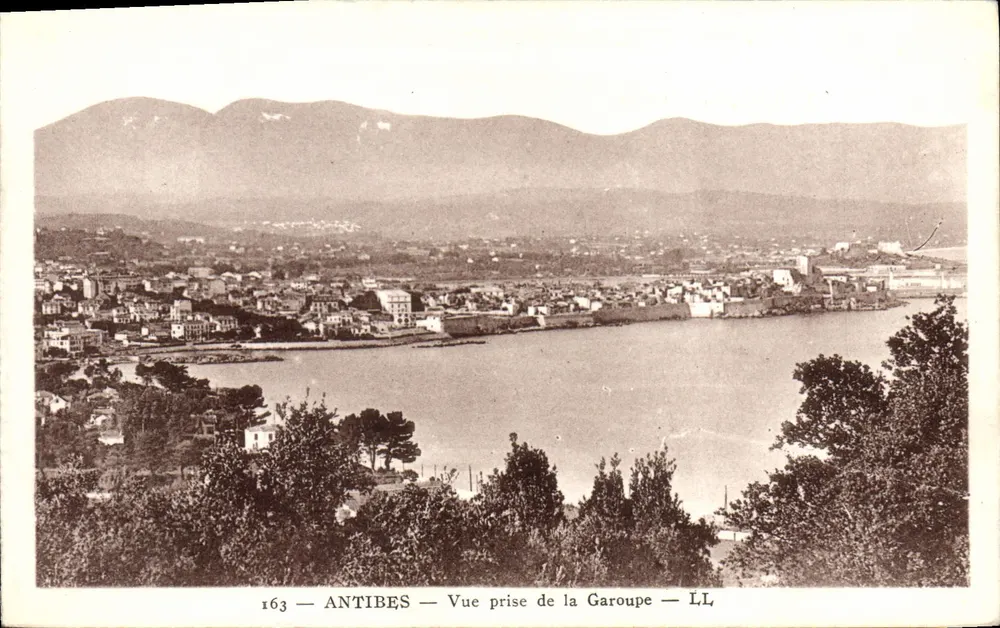Antibes — Vista tirada da Garoupe — LL — n°163 - Frente