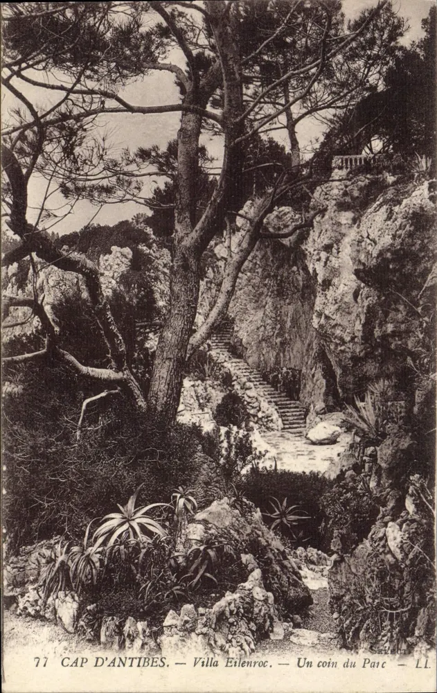 Cap d'Antibes — Villa Eilenroc — Um canto do jardim — Série 71 - Frente