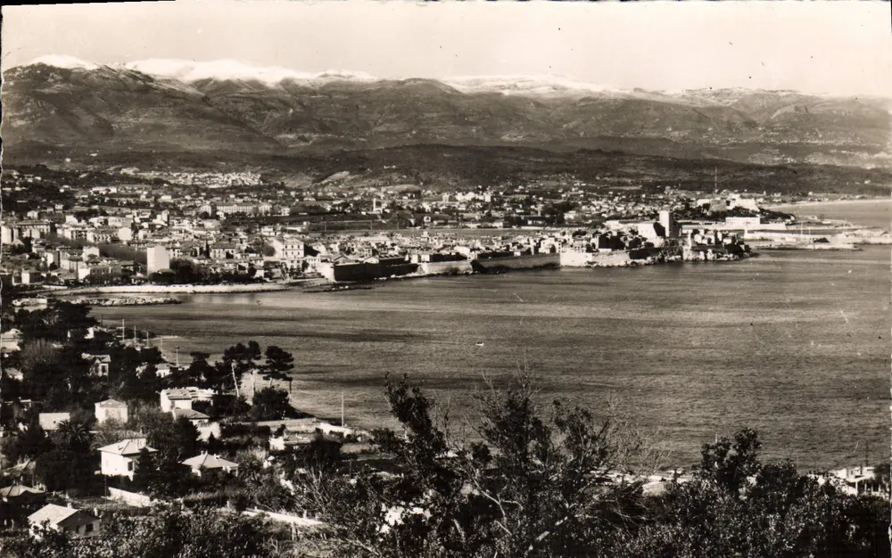 Antibes — Visão geral — Les Éditions de la Côte d'Azur, n° 8913 - Frente