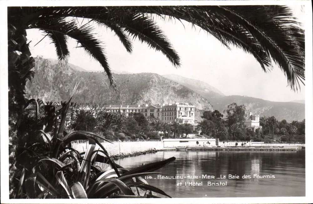Beaulieu-sur-Mer — A Baía das Formigas e o Hotel Bristol — editor CPADeCollection - Frente