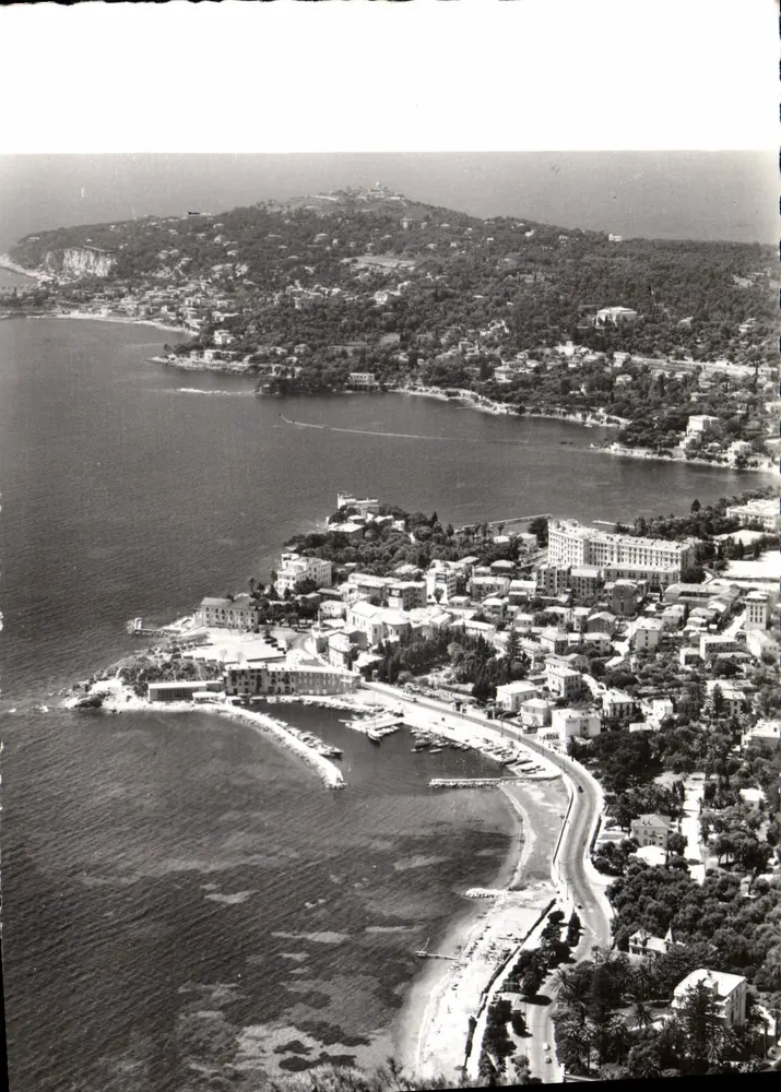 Beaulieu-sur-Mer — Vista geral, no fundo : o Cabo Ferrat — Edições S.E.P.T. NICE - Frente