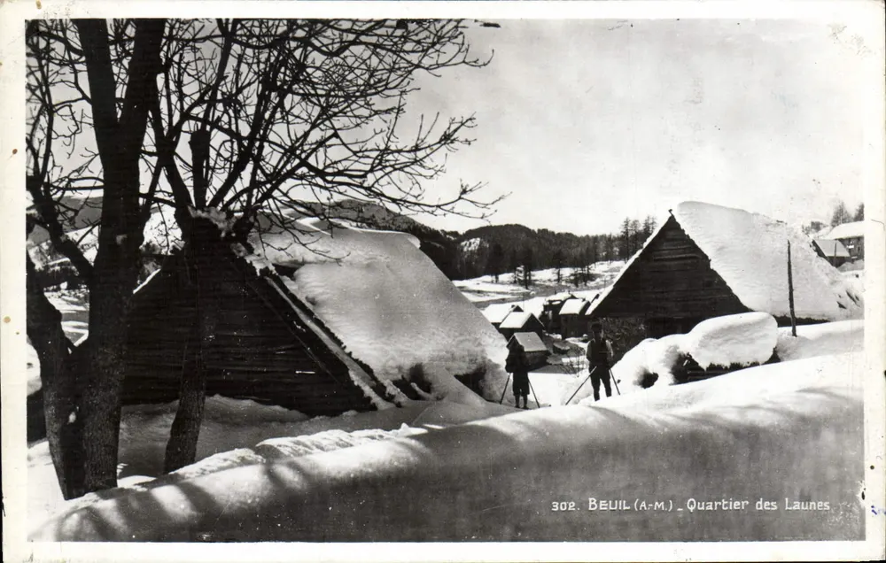 Beuil (A.M.) — Bairro das Launes — vista invernal com esquiadores - Frente