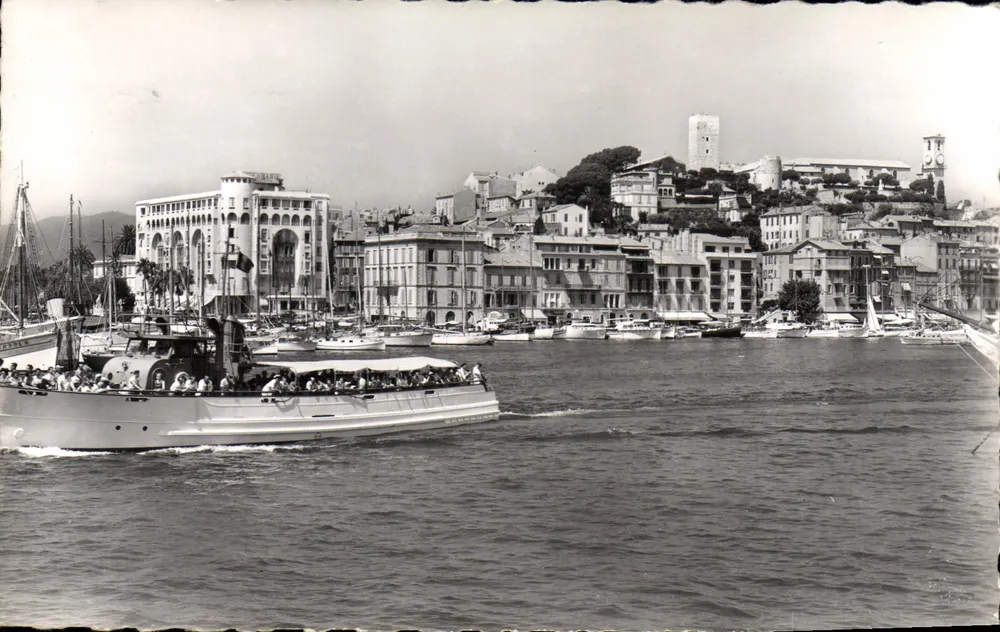 Cannes — Abreise zur Insel Sainte-Marguerite — Photo Ces Arts Pharamécaniques - Vorderseite