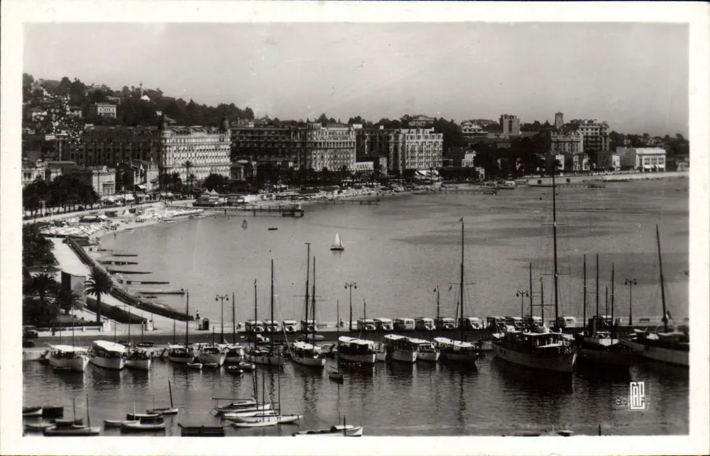 Cannes — Ansicht des Hafens und der Croisette — REAL-PHOTO PARIS - Vorderseite