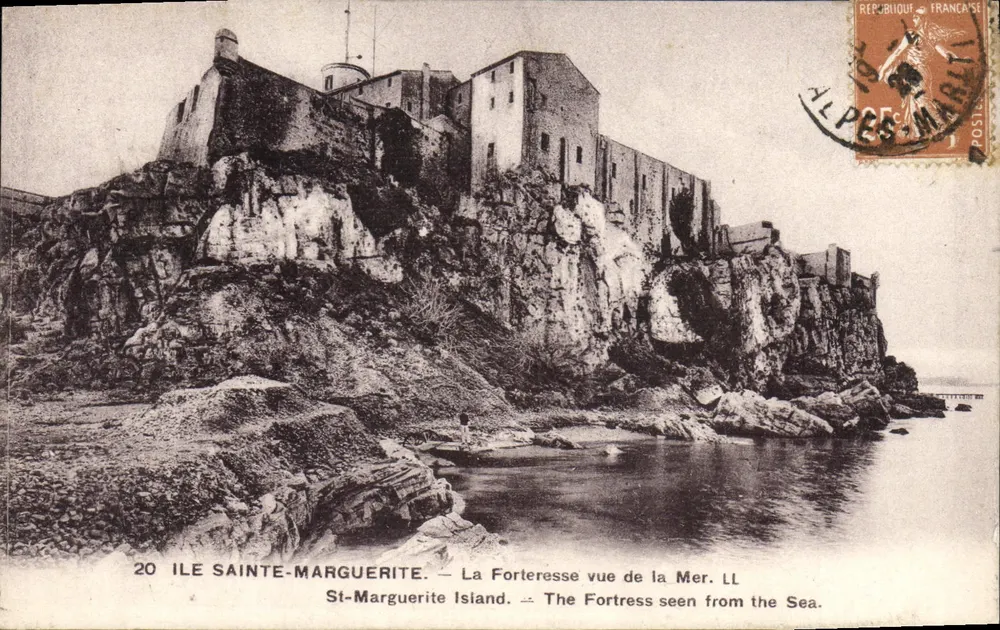 Île Sainte-Marguerite — Die Festung von der See aus gesehen. LL — Verlag: LEVY & NEURODHIN RÉUNIS, PARIS, IMP. - Vorderseite