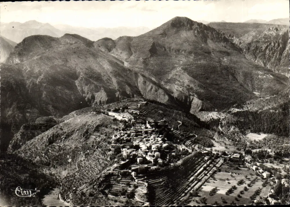 Levens (A.-M.) — Vista panorâmica aérea — Éditions Combier, Mâcon - Frente