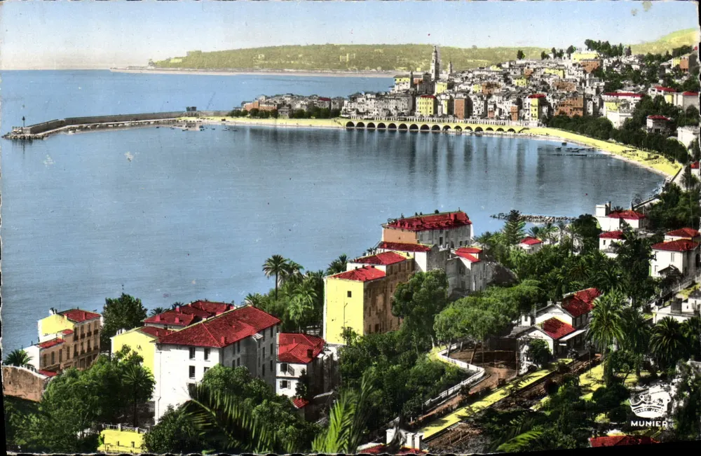 Menton — Vista geral e o C. — Municea - Frente