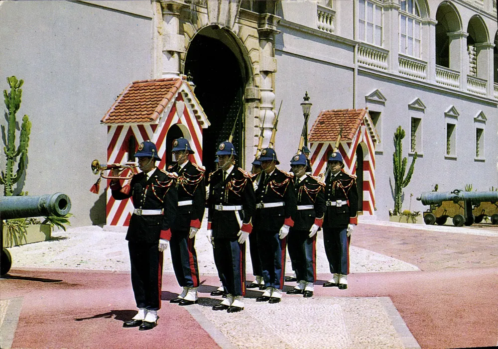 A Princesa de Mônaco — A Substituição da Guarda diante do Palácio Real — Frankcolor, n°12.024 - Frente