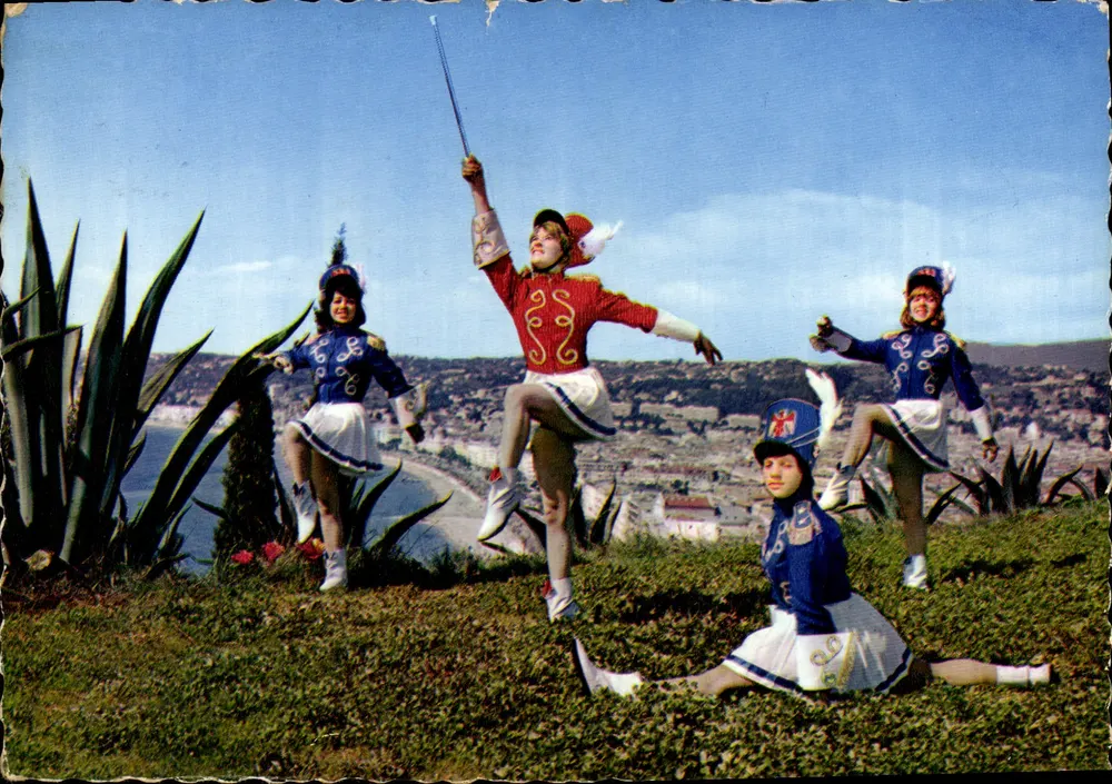 As Majorettes de Nice — Capitão e Tenentes no panorama dos Ângulos — Edições Label, Nice - Frente