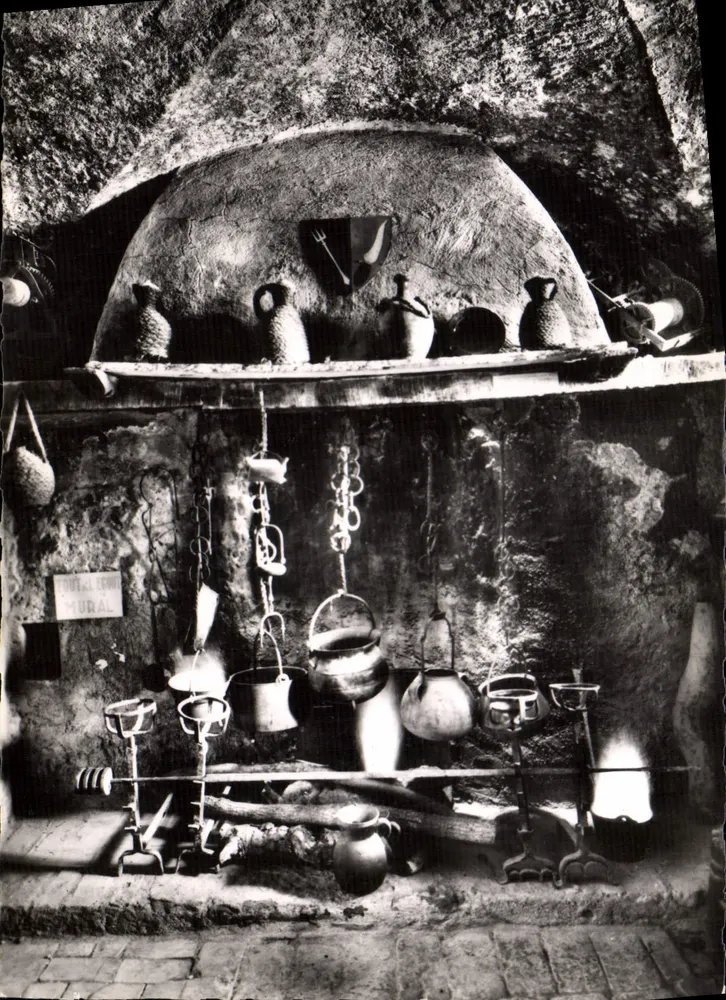 Cozinha do Castelo Histórico — Roquebrune-Village (A.M.) — Edições Artisans A.D.I.A. - Nice - Frente