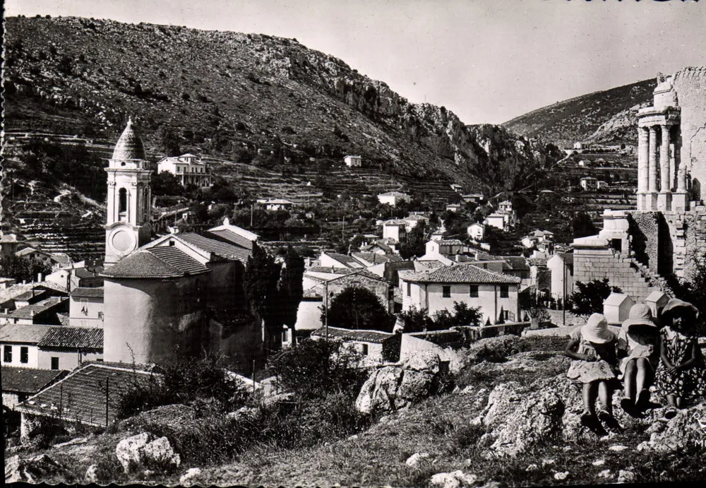 La Turbie — Allgemeiner Blick und das Denkmal des Augustus — Éditions d'Art Munier, Nice - Vorderseite