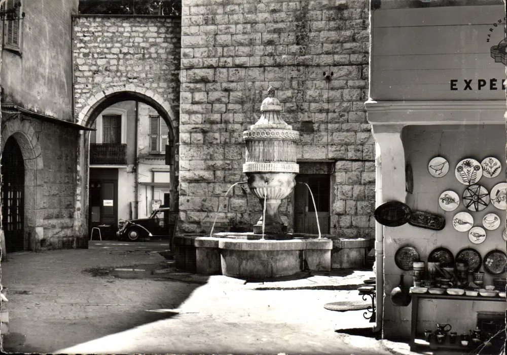Vence - A Fonte do Peyra — praça do Peyra — Edições S.E.P.T. 35, Ba Gattella - Frente