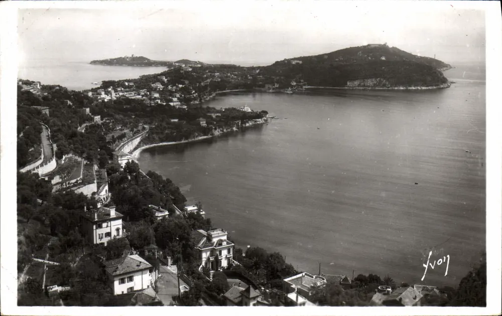 Villefranche (Alpes-Maritimes) — Ansicht der Bucht, der Corniche d'Or und des Cap Ferrat — Éditions d'Art 'VYVON' Paris - Vorderseite