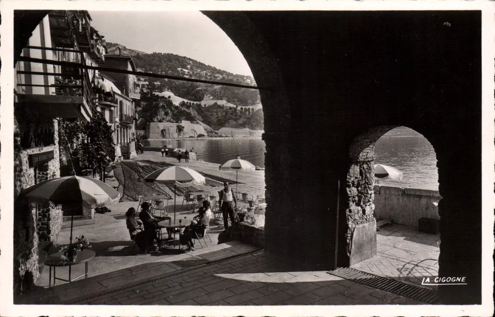 Villefranche-sur-Mer — Os cais vista tirada da rua escura — Edição 'LA CIGOGNE' - Frente