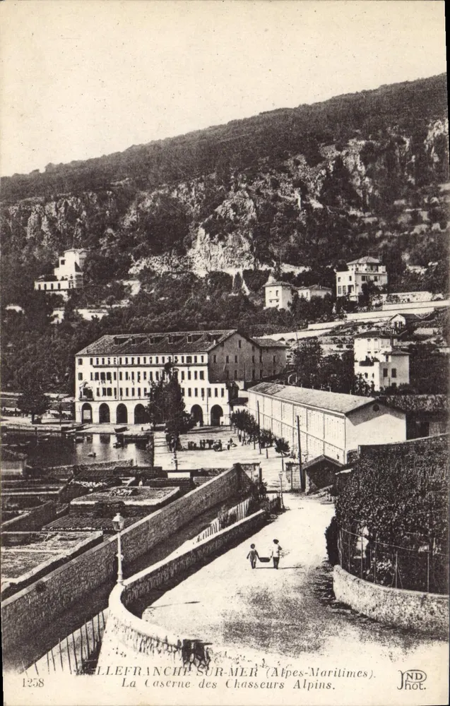 Villefranche-sur-Mer — Die Alpenjäger-Kaserne — JND fot. Nr. 1258 - Vorderseite