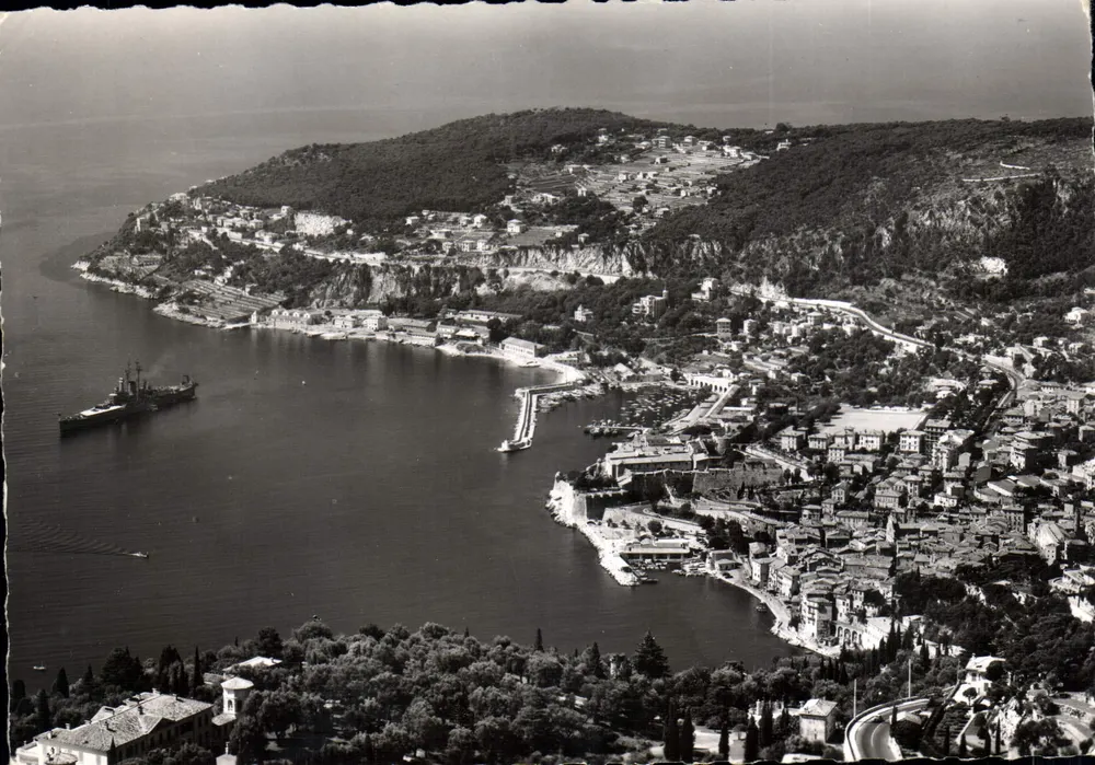 Villefranche-sur-Mer — Panoramablick auf die Stadt, den Hafen und den Mont-Boron — Éditions S.E.P.T. - Französisch gefertigt - Vorderseite