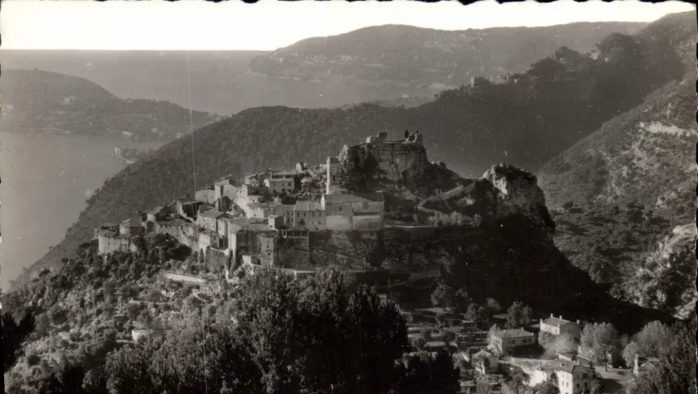 ईज़ (अल्पस मरीतिम) — पुराना गांव — वास्तविक संस्करण - आगे