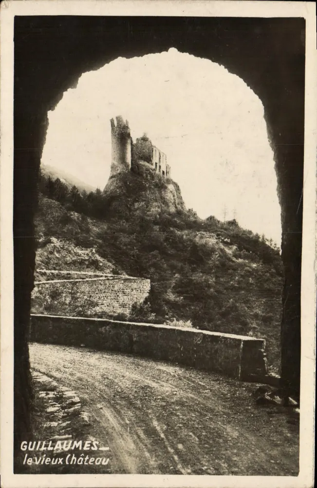 Guillaumes — O Velho Castelo — Foto A. Moillar, G. Chenele - Frente