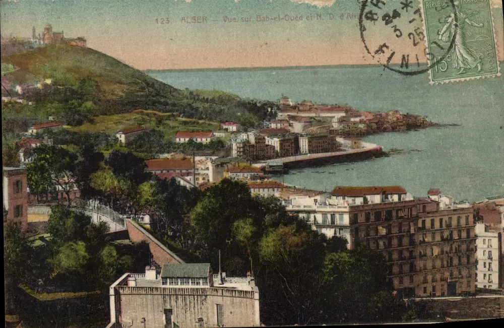 ALGER — Visão sobre Bab-el-Oued e N. D. d'Alger — Editor A. 52 dos Arts Fotog. TITASBOURG, n° 123 - Frente