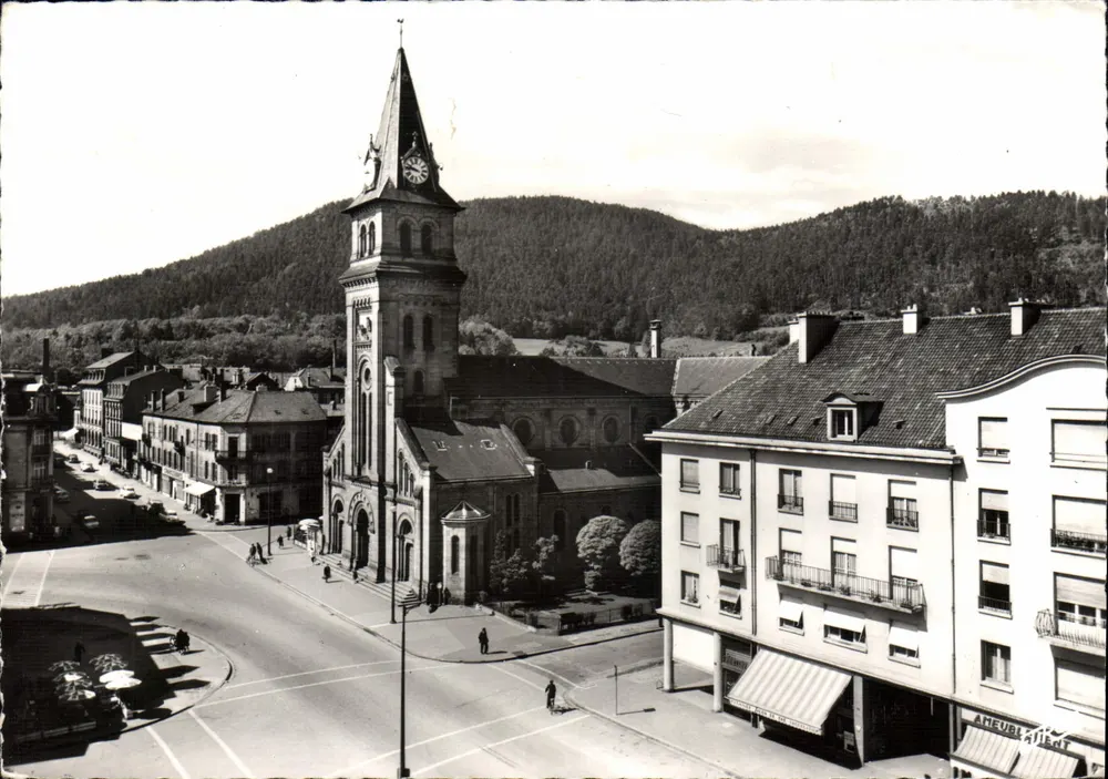 Saint-Dié (Vosges) — Place Saint-Martin und die Vosges im Hintergrund — Edition de l'Europe, Pietrion - Vorderseite