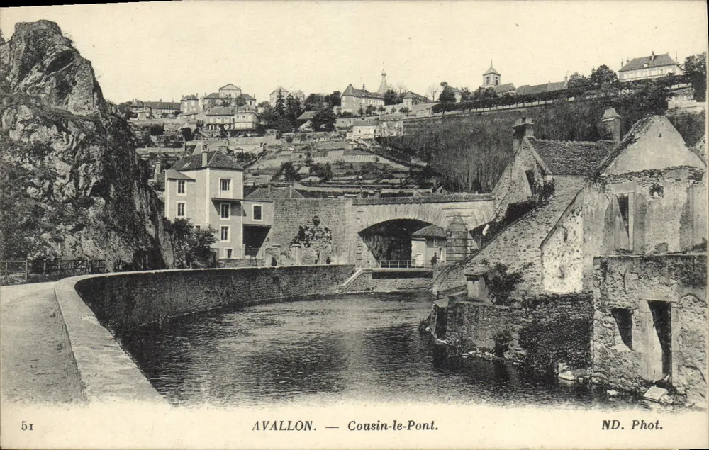 Avallon — Cousin-le-Pont — ND. Phot. - Front