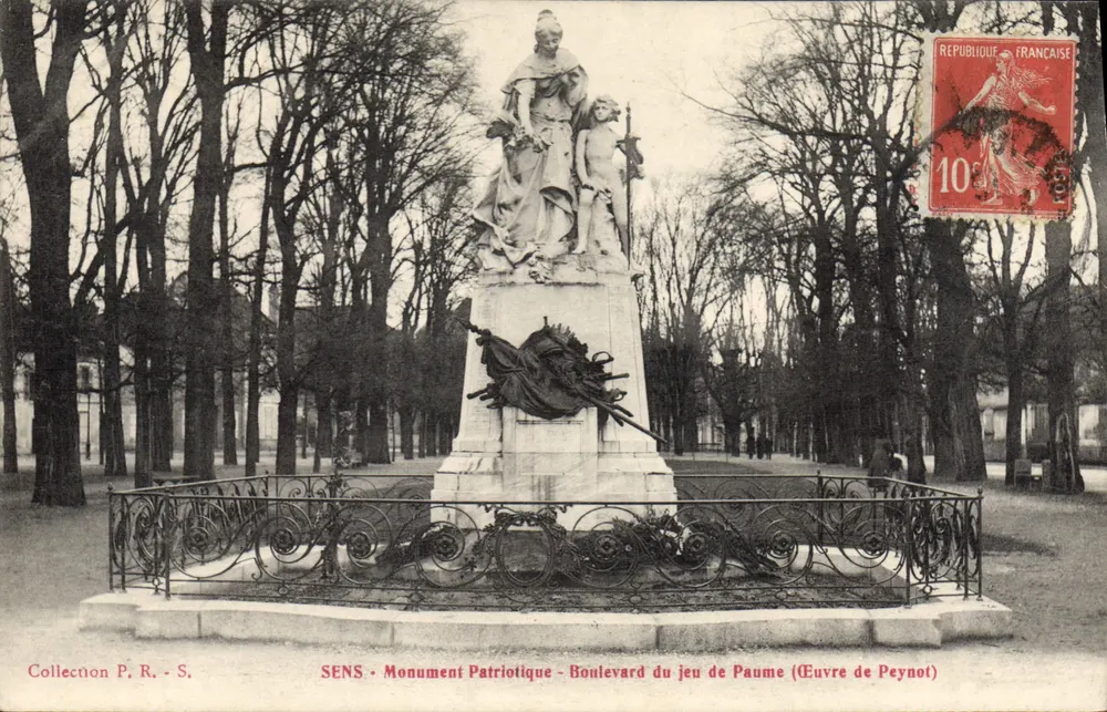 SENS - Patriotisches Denkmal - Boulevard du Jeu de Paume (Werk von Peynot) - Vorderseite
