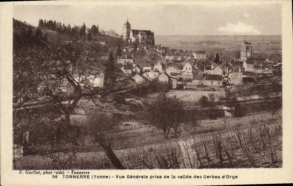 Tonnerre (Yonne) — Vue Générale prise de la vallée des Gerbes d'Orge — E. Guillot, phot-édit. - Recto